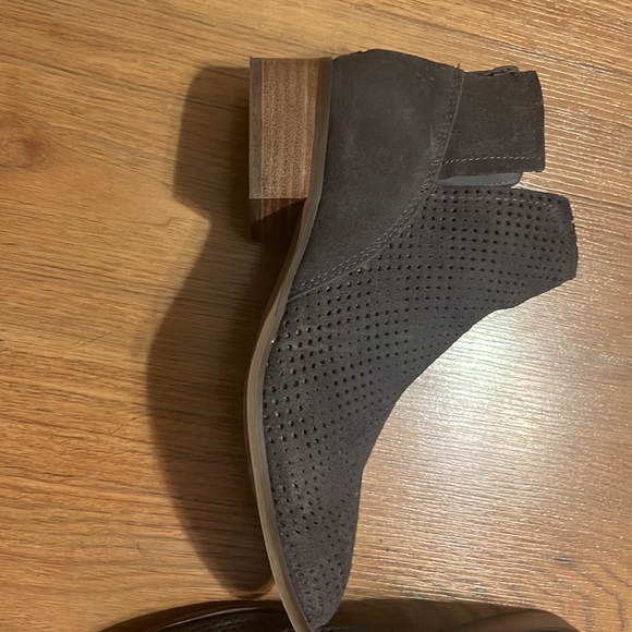 Boots - Picture 2 of 4